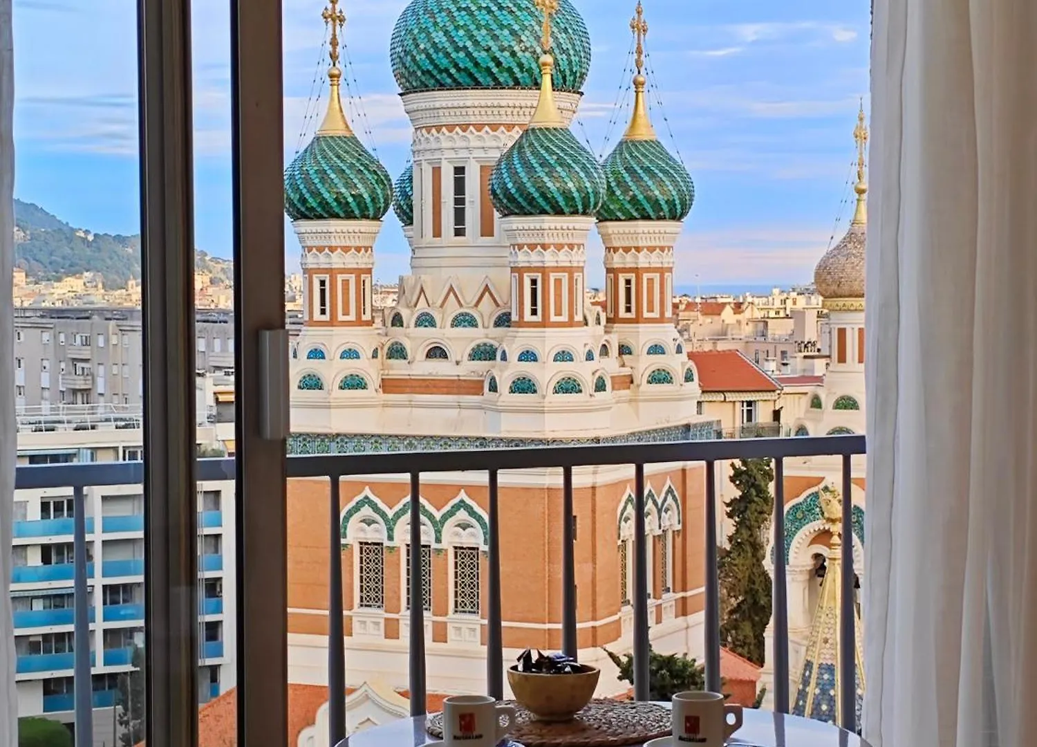 3P 72M2 Vue Exceptionnelle Cathedrale St Nicolas Et Mer Nice France